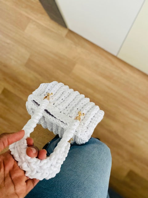 Sac crochet fait main – blanc élégant