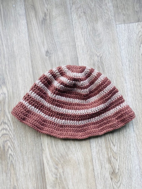 Bob en crochet marron et beige